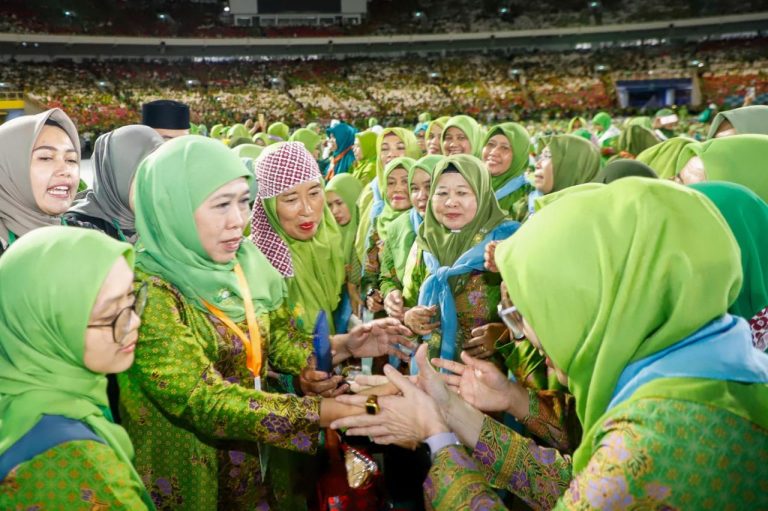 Harlah Muslimat NU, Khofifah Pesan Supaya Kaum Ibu Jadi Pilar Penting Capai Ketahanan Nasional (foto : ist)