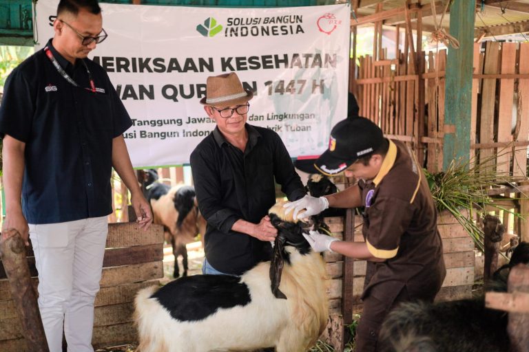 Perkuat Kepedulian Sosial, Solusi Bangun Indonesia Salurkan 24 Hewan Kurban di Kabupaten Tuban