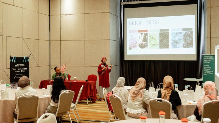 Suguhkan Pengalaman Gaya Baru, ARTOTEL Harmoni Jakarta Gelar Workshop “Color Me Confident”