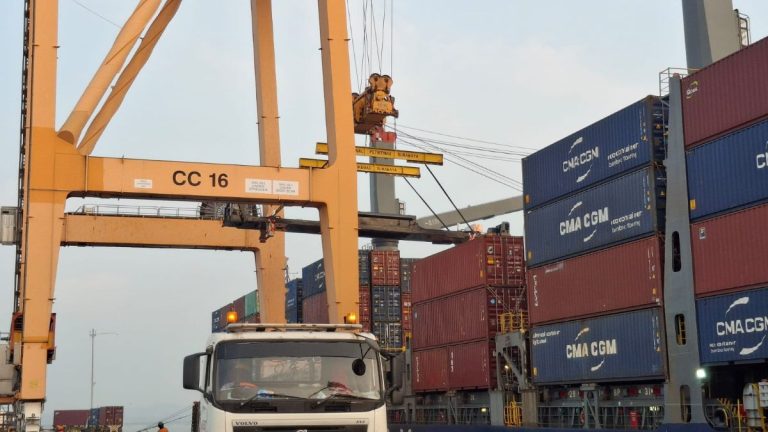 TPS Kembali Menjadi Hub Pengiriman Locomotive Platform Produksi PT INKA ke Australia
