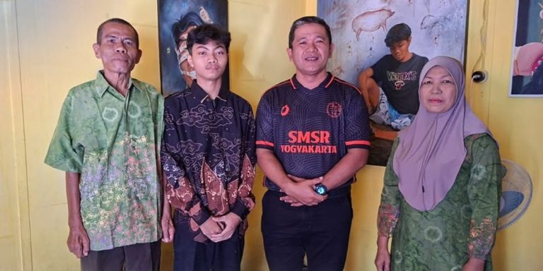 Mikail Fajar Dwicaksono sang Alumni SMSR Yogyakarta yang Lolos SNBP 2026: Berbekal Karya ‘Fine Art’, Raih Mimpi ke ITB