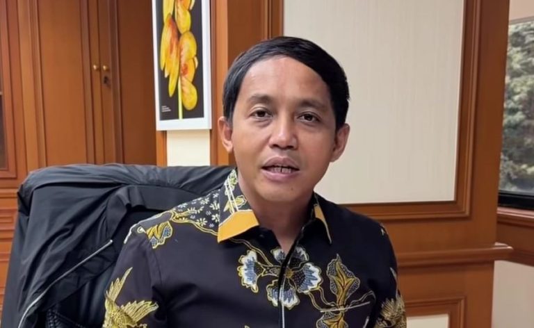 KPK Ungkap Menhut Raja Juli Lapor Amplop Bupati Kuansing: akan Verifikasi dan Analisis Internal