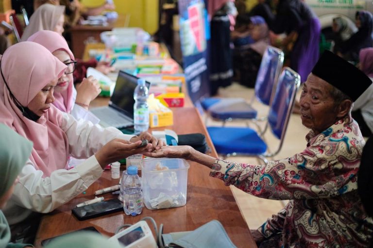 Tingkatkan Akses Layanan Kesehatan, Solusi Bangun Indonesia Hadirkan Pengobatan Gratis Bagi 1.341 Masyarakat Kabupaten Tuban