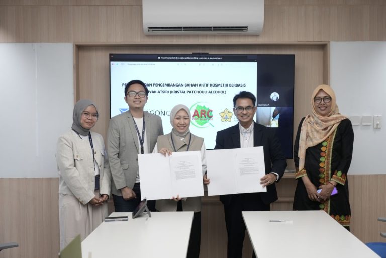 ParagonCorp dan ARC USK Eksplorasi Potensi Nilam Aceh untuk Pengembangan Bahan Aktif Kosmetik