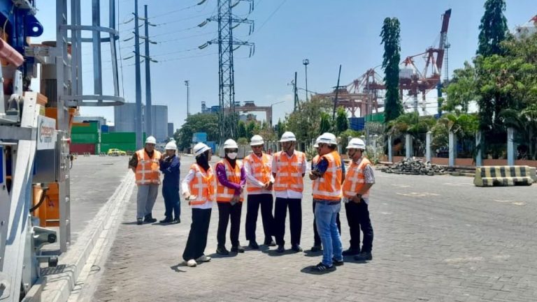 KSOP Utama Tanjung Perak Tinjau Kesiapan E-RTG Baru di Terminal Petikemas Nilam