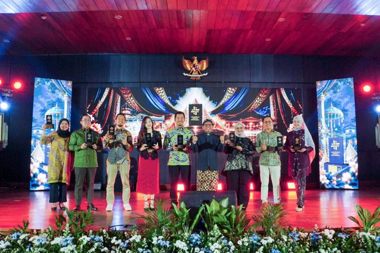 Lima Tahun Bersatu Bersama Pelindo, Inovasi Terminal Teluk Lamong Kembali Raih Penghargaan Nasional